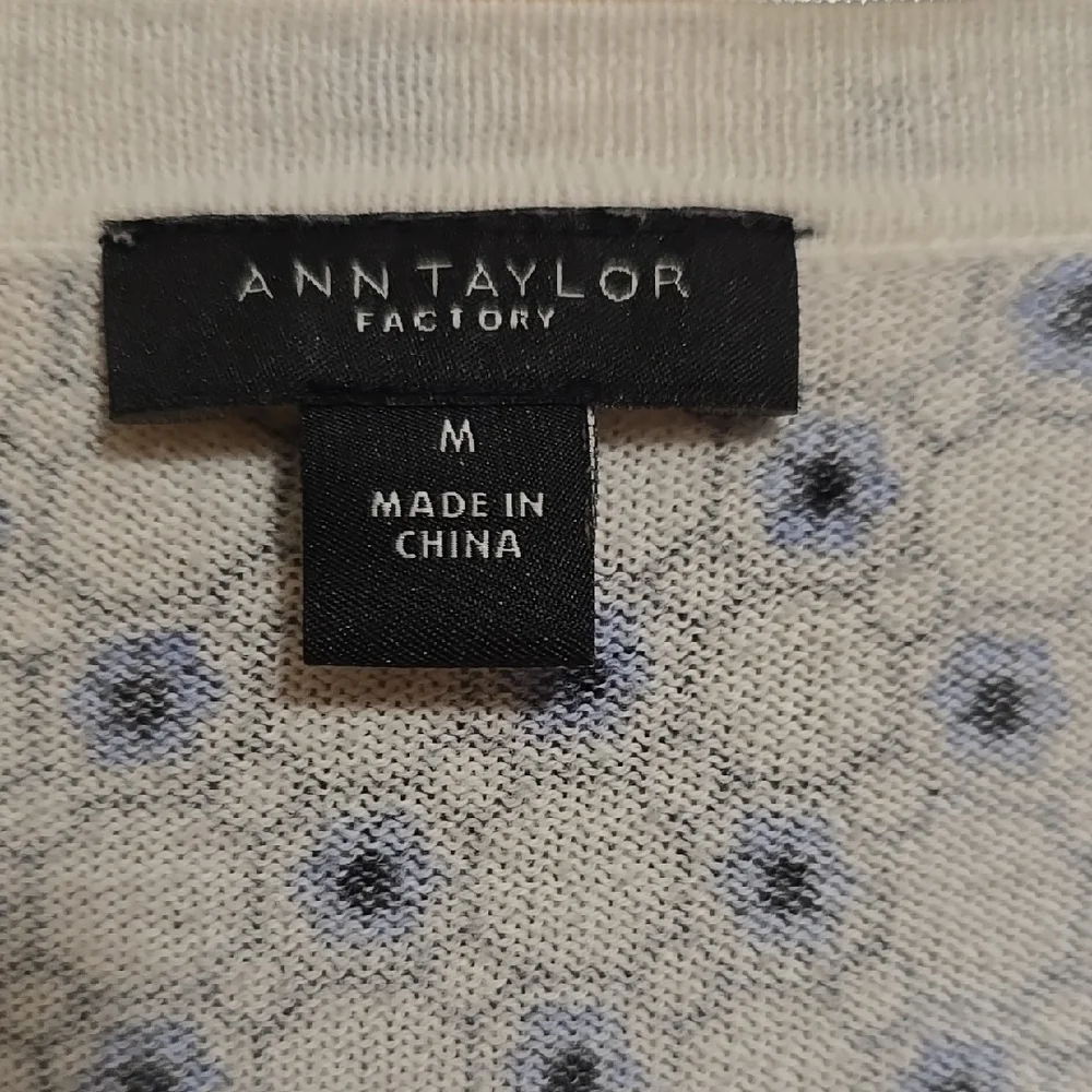 Ann Taylor Factory Blue and White Floral Cardigan Sweater M - Picture 2 of 5